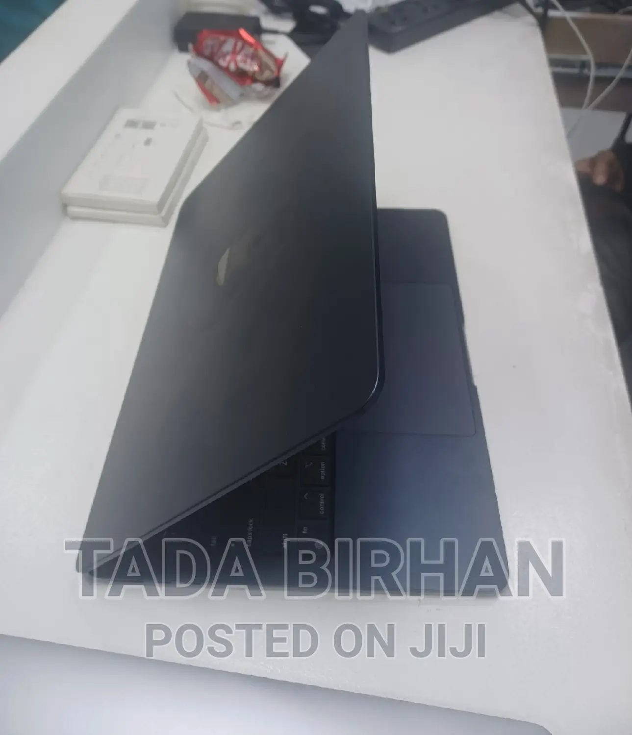 Laptop Apple MacBook 2020 8GB Intel Core I5 SSD 256GB