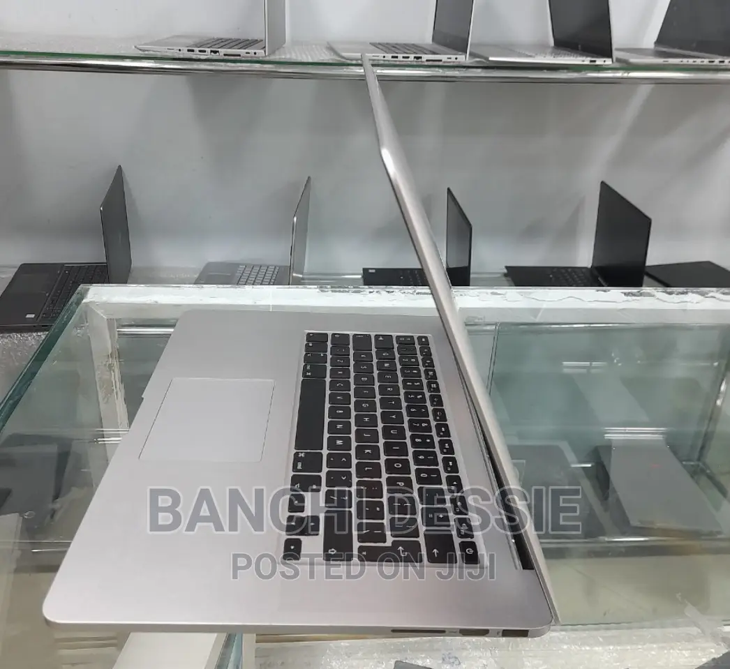 New Laptop Apple MacBook Pro 2015 16GB Intel Core I7 SSD 512GB