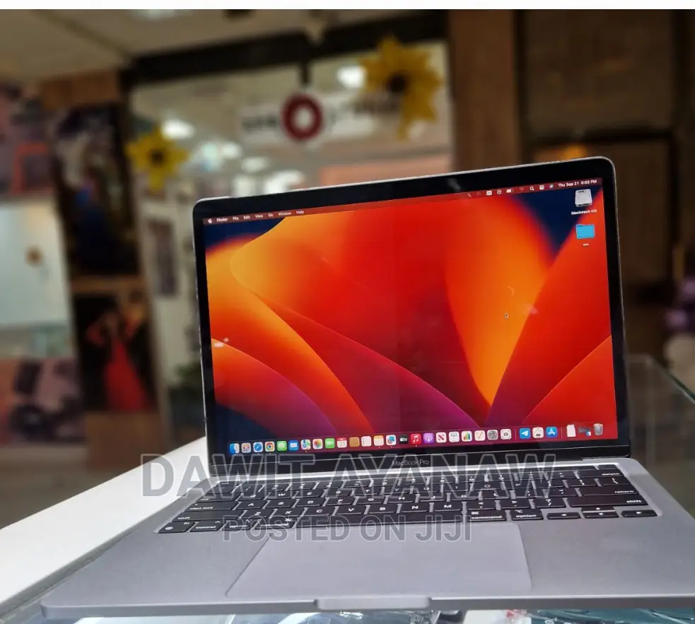 New Laptop Apple MacBook Pro 2020 M1 8GB Apple M1 Pro SSD 256GB