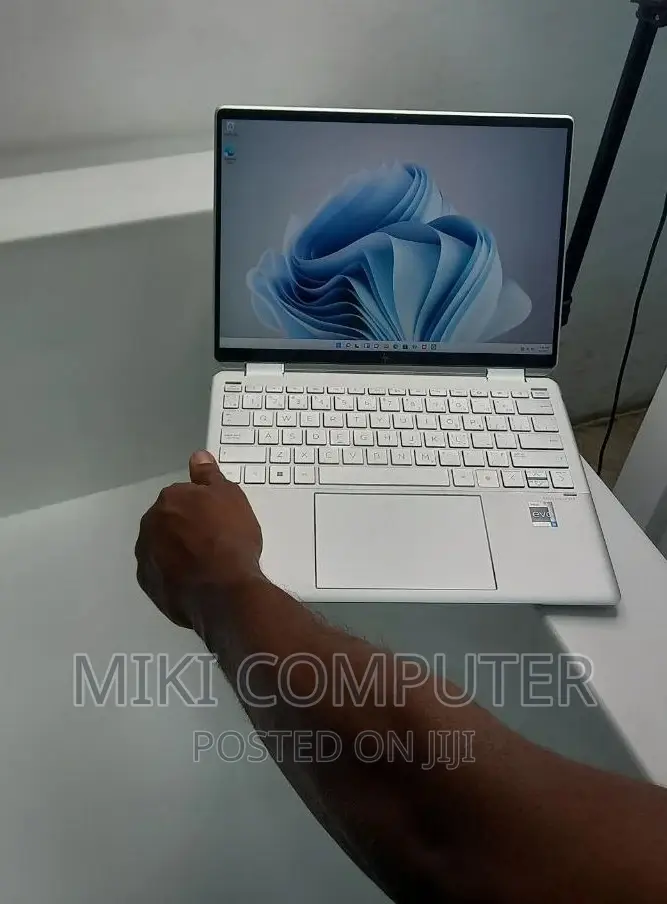 New Laptop HP Spectre X360 16GB Intel Core i5 SSD 1T