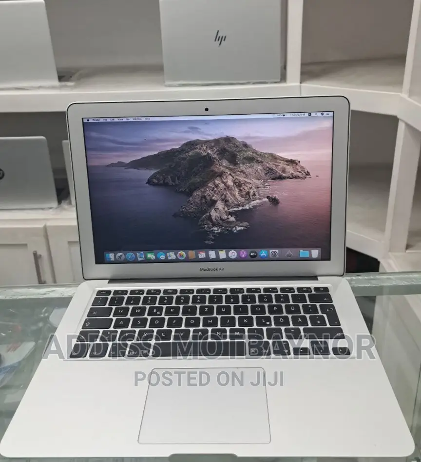 New Laptop Apple MacBook Pro 2017 8GB Intel Core I5 SSD 128GB