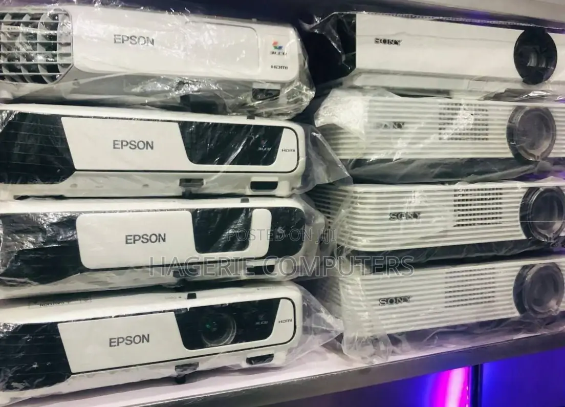 Brand New SONY Projector Dx220