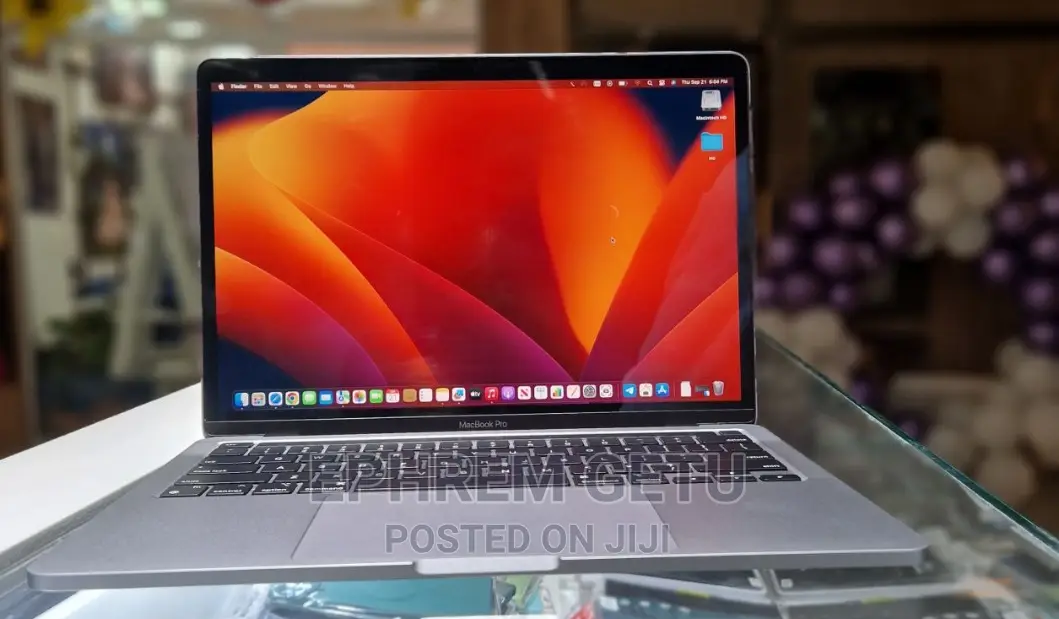 New Laptop Apple MacBook Pro 2020 M1 8GB Apple M1 Pro SSD 256GB