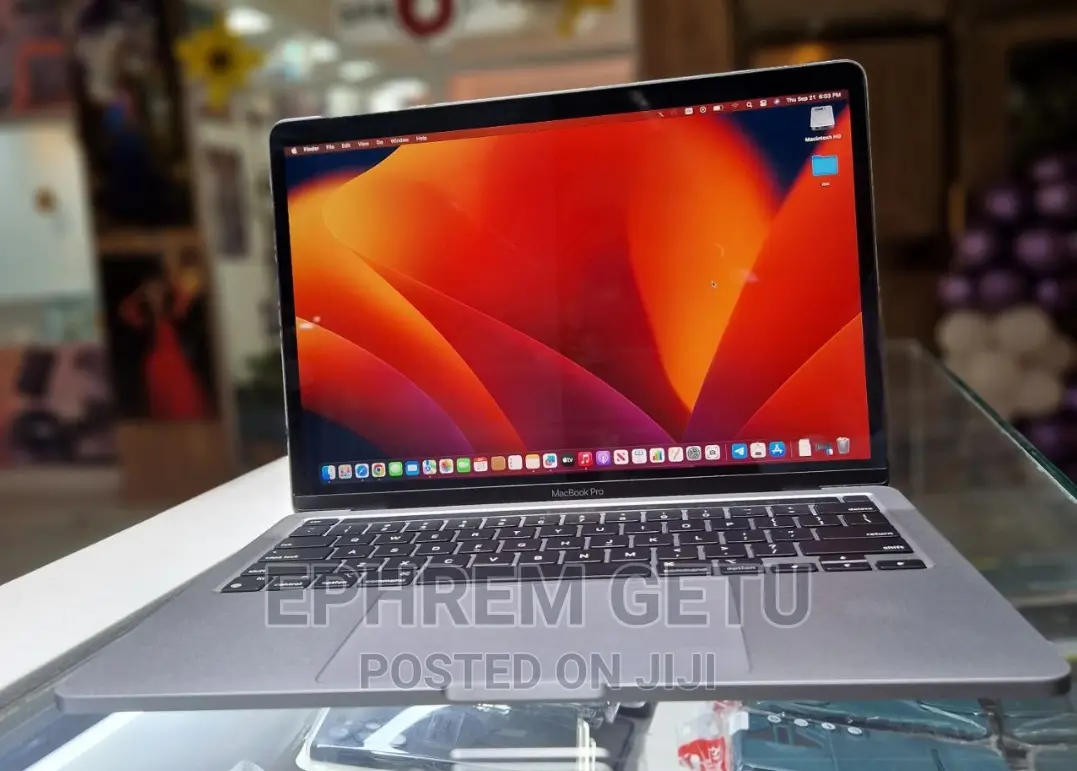 New Laptop Apple MacBook Pro 2020 M1 8GB Apple M1 Pro SSD 256GB