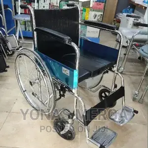 Photo - The Commode Pot in the Wheelchair Is Round Bucket Shape