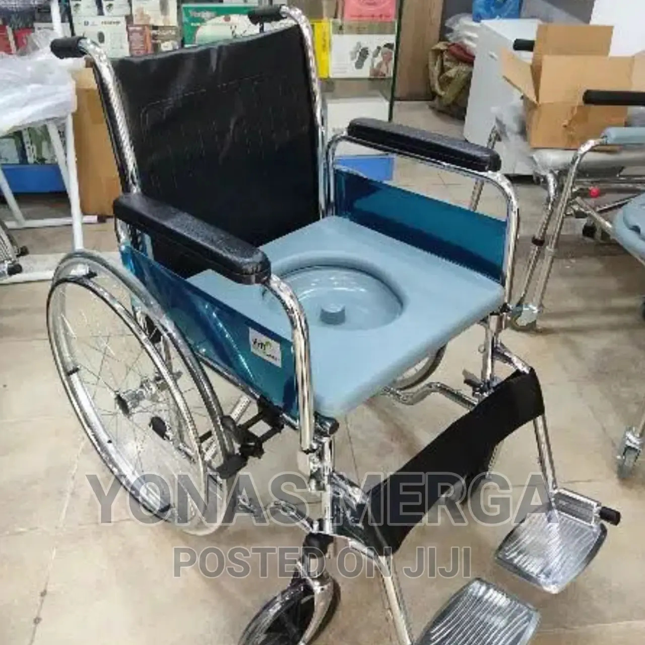 Commode Plastic Commode Seat With Pot.Cushioned Top Cover