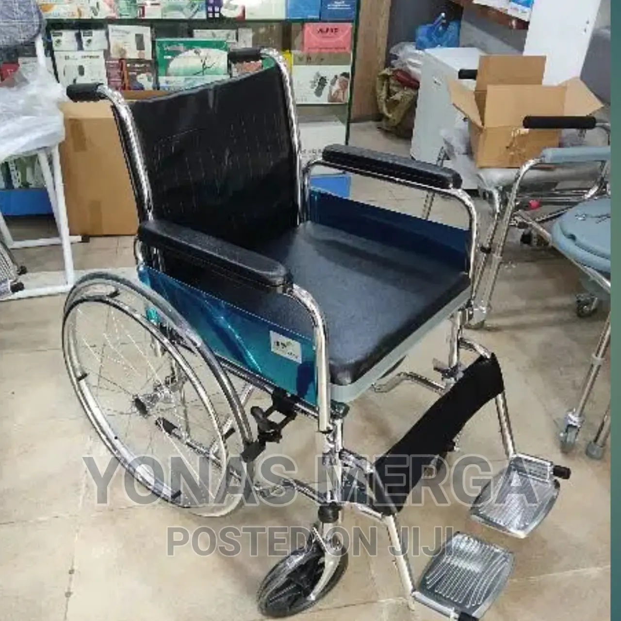 Commode Plastic Commode Seat With Pot.Cushioned Top Cover