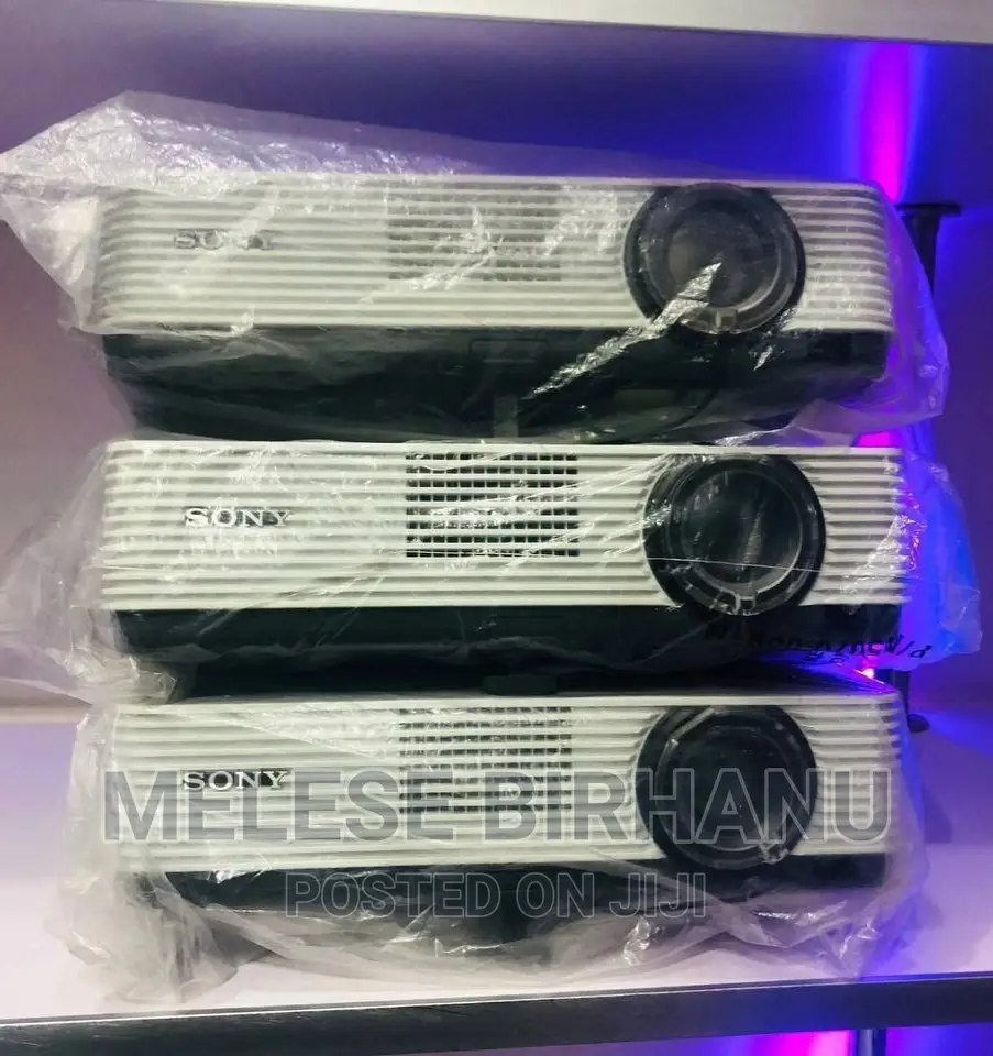 New Sony VPL-DX220 Projector