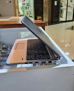 New Laptop HP 430 G3 8GB Intel Core I5 SSD 500GB