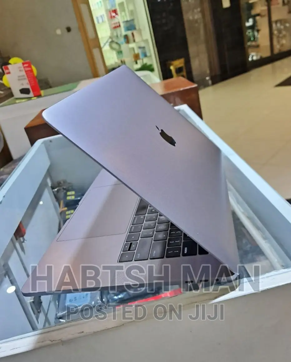 New Laptop Apple MacBook Pro 2017 16GB Intel Core I7 SSD 512GB