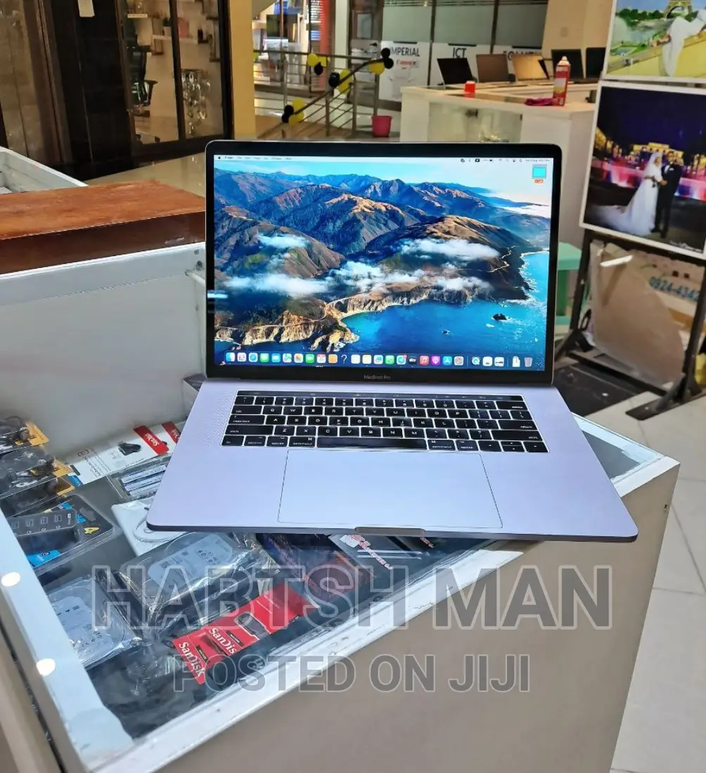 New Laptop Apple MacBook Pro 2017 16GB Intel Core I7 SSD 512GB
