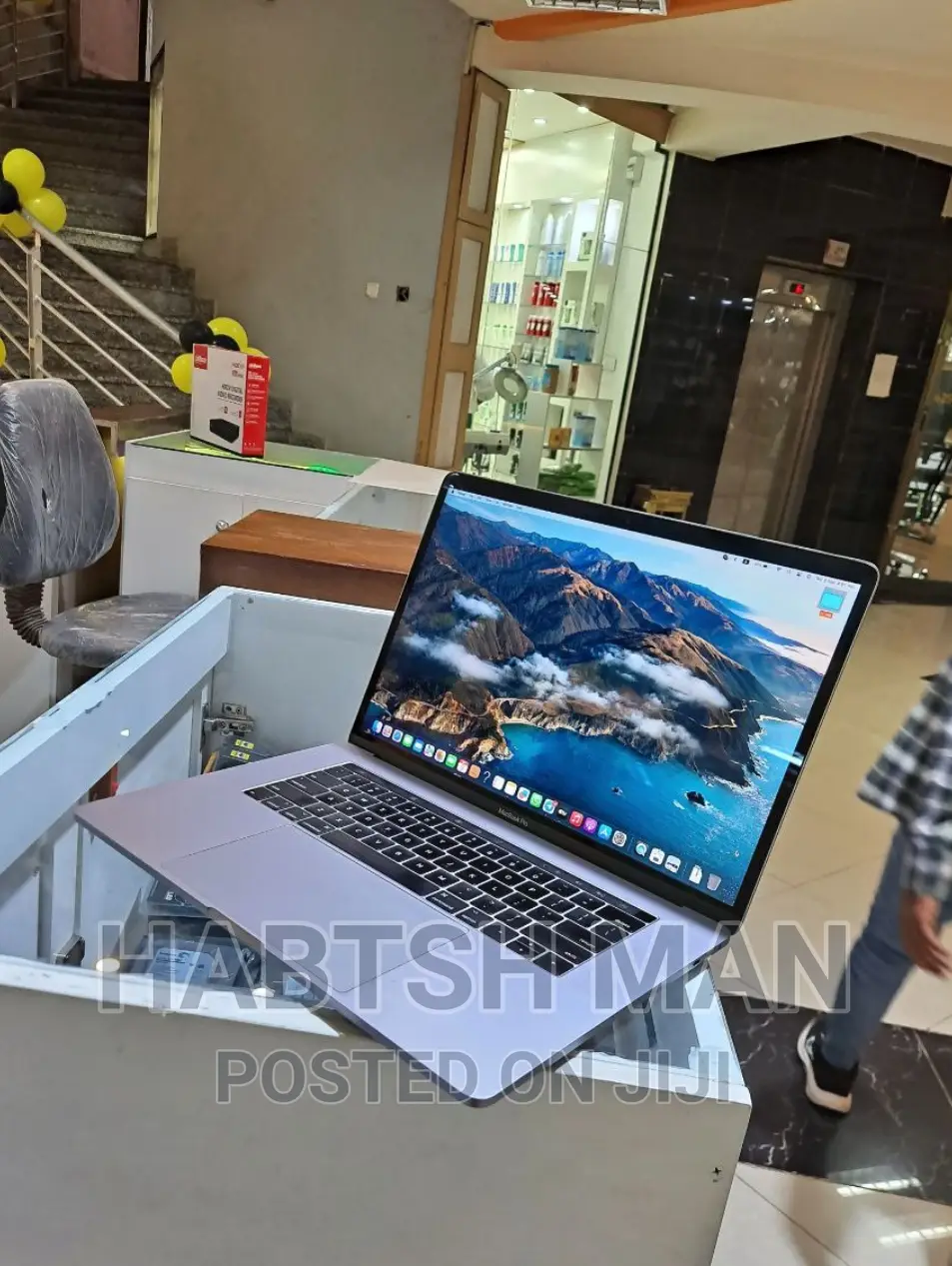 New Laptop Apple MacBook Pro 2017 16GB Intel Core I7 SSD 512GB