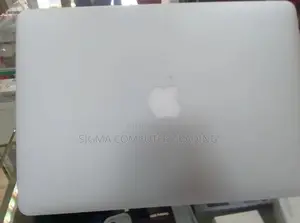 New Laptop Apple MacBook 2015 8GB Intel Core I5 SSD 128GB