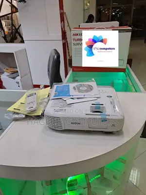 New Packed Epson Projector