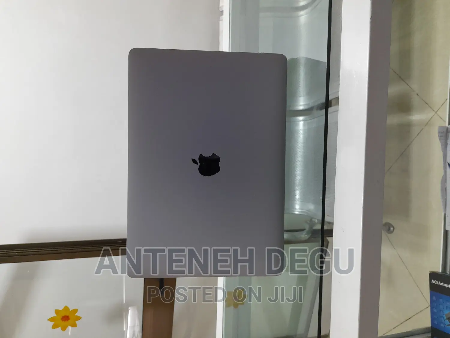 New Laptop Apple MacBook Pro 2020 M1 8GB Apple M1 Pro SSD 256GB