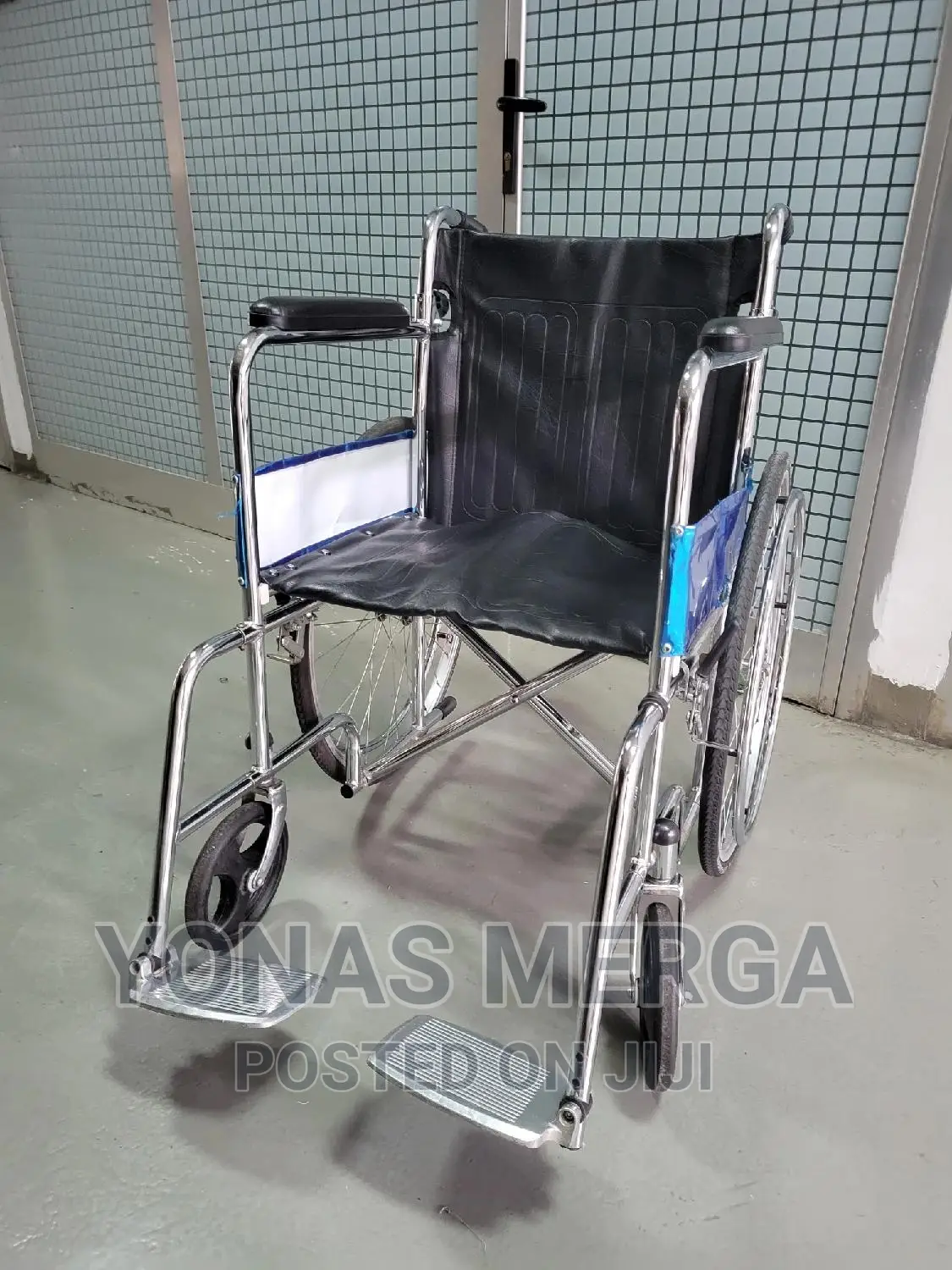Suncare Aluminum Wheelchair With Flip Up Armrest