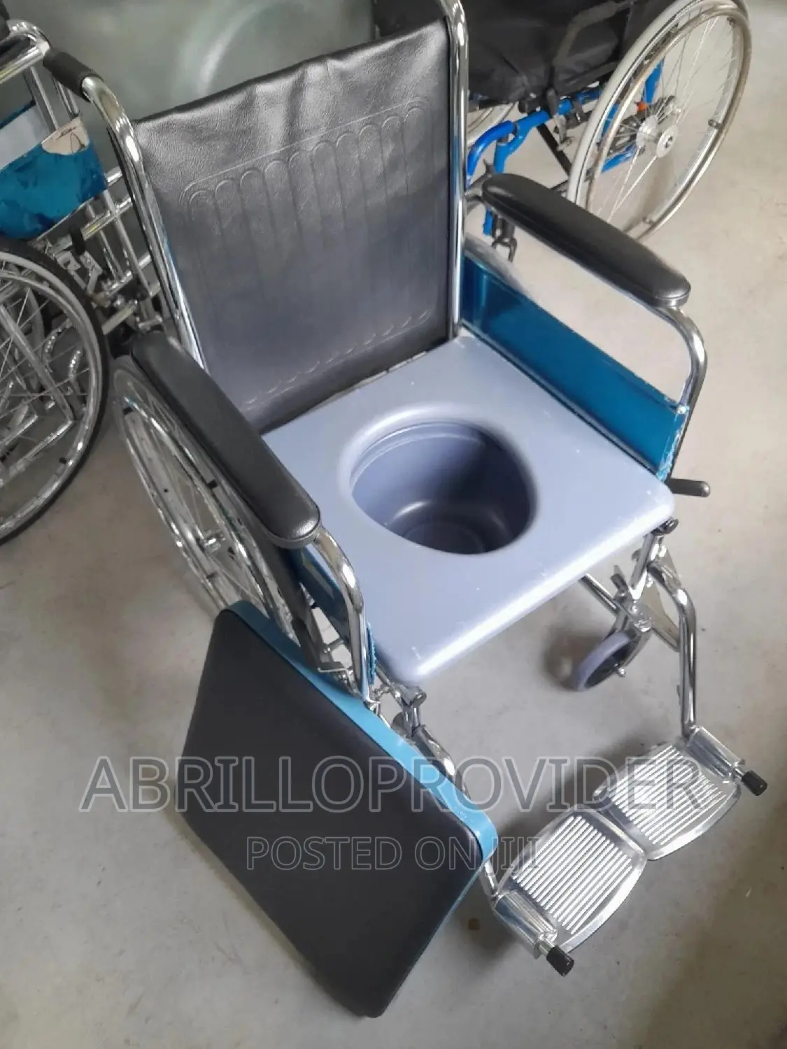 Commode Wheelchair / Foldable / Flexible/ Toilet