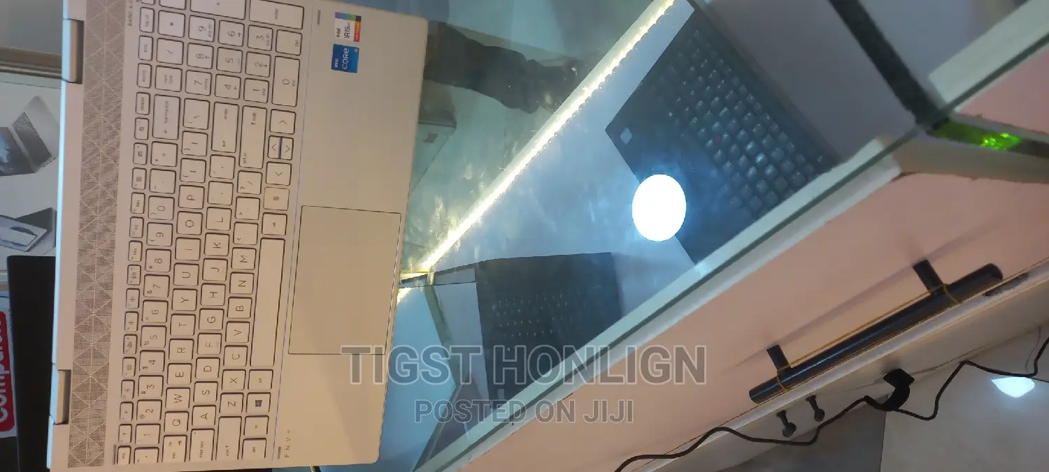 New Laptop HP Envy X360 8GB Intel Core I5 SSD 512GB