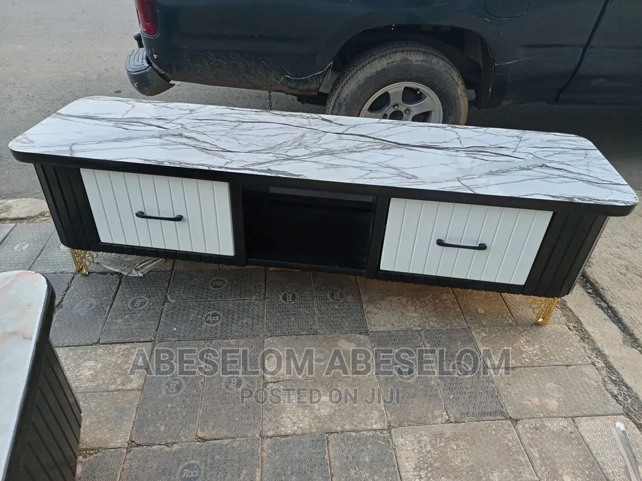 ቲቪ እስታንድ እና የሶፋ ቴብል