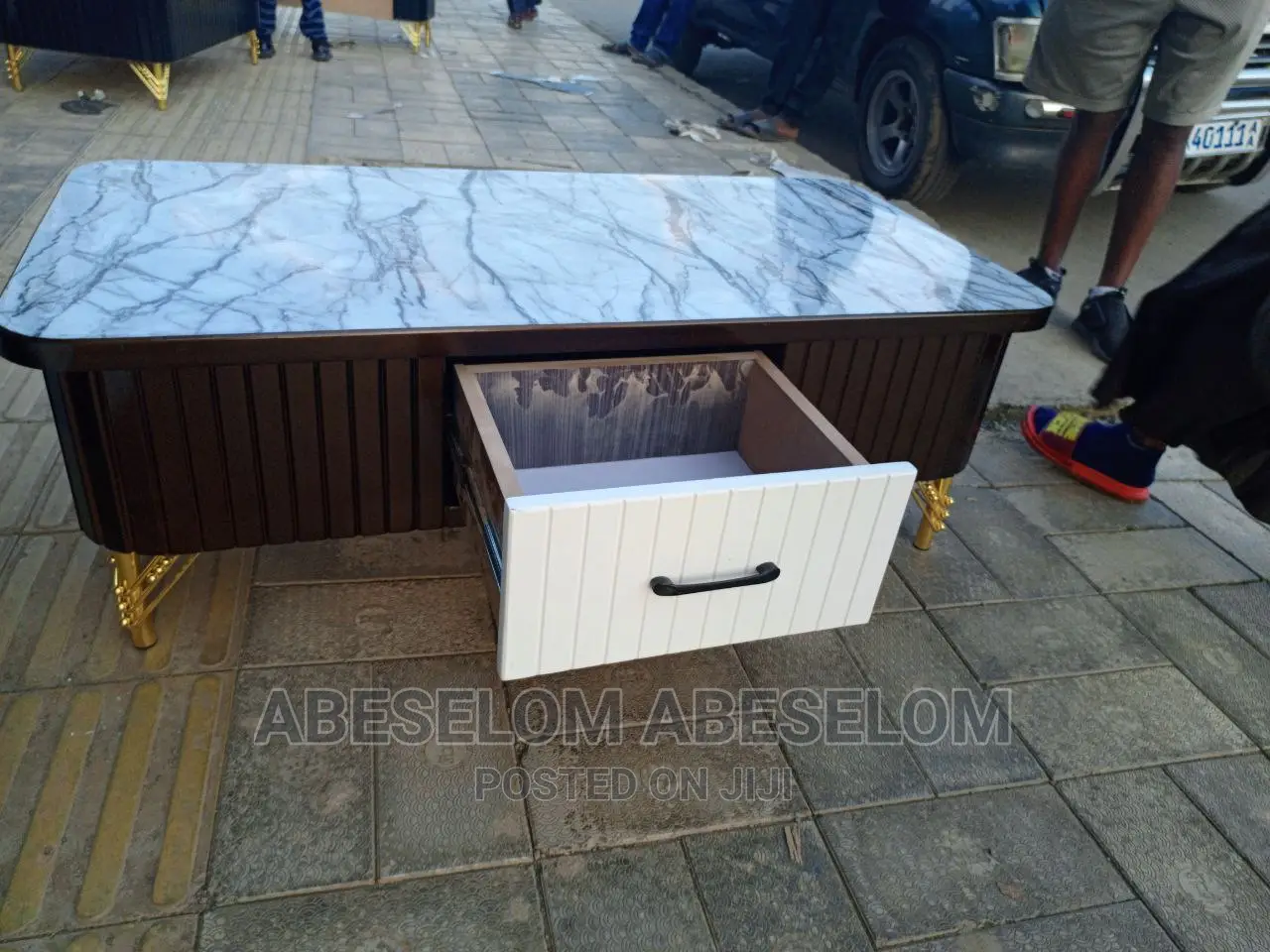 ቲቪ እስታንድ እና የሶፋ ቴብል