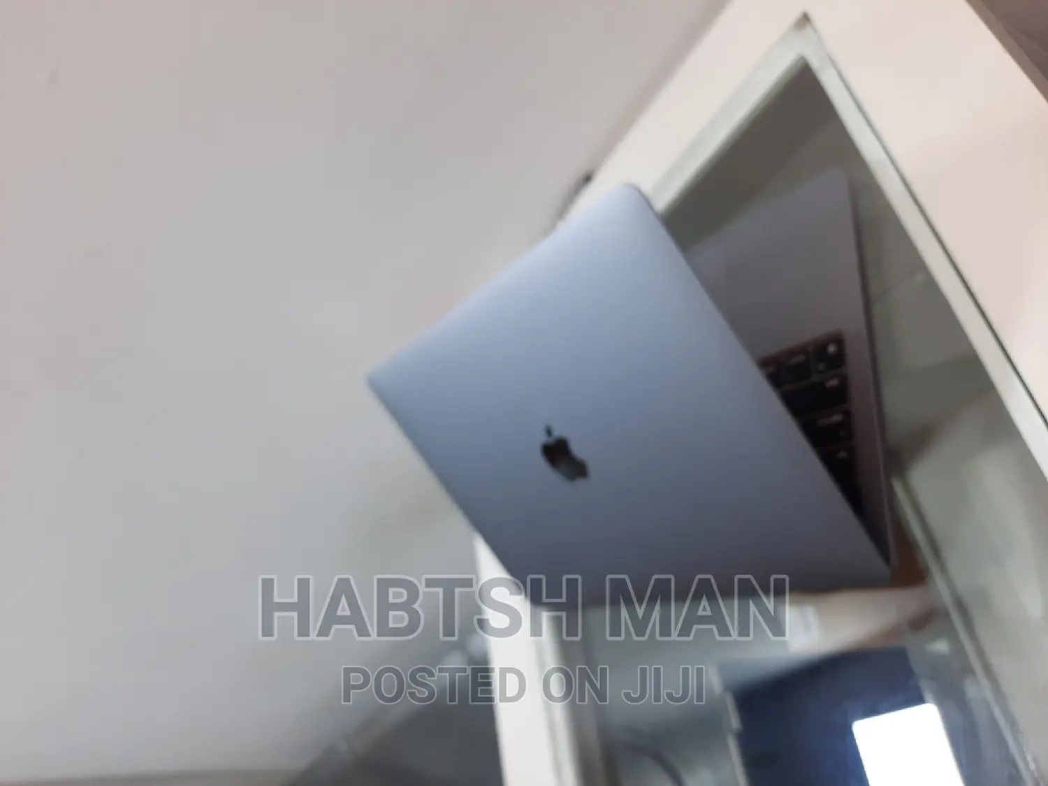 New Laptop Apple MacBook Pro M1 8GB Apple M1 Pro SSD 256GB