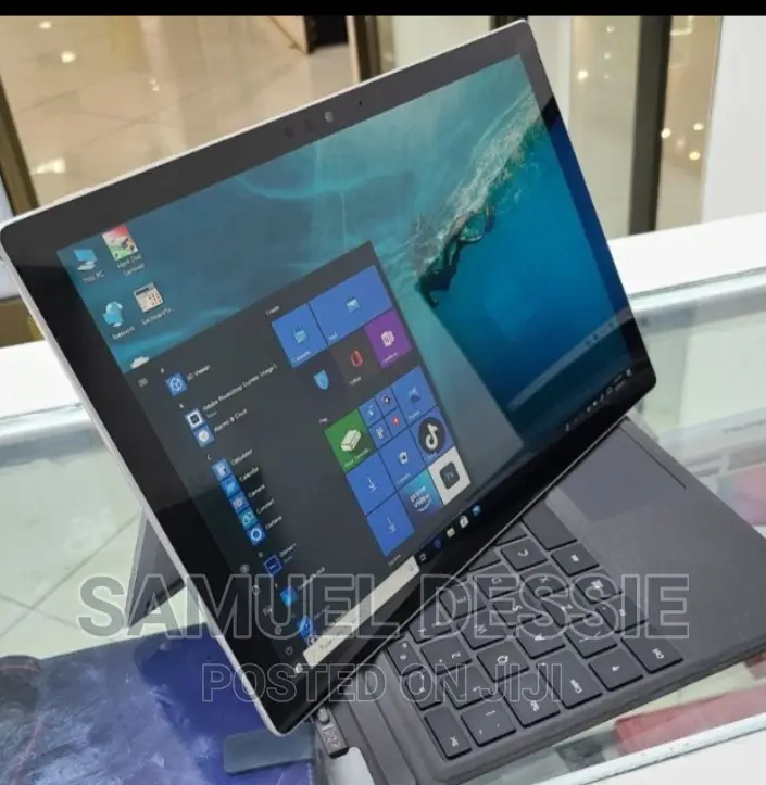 New Laptop Microsoft Surface 8GB Intel Core I5 SSD 256GB