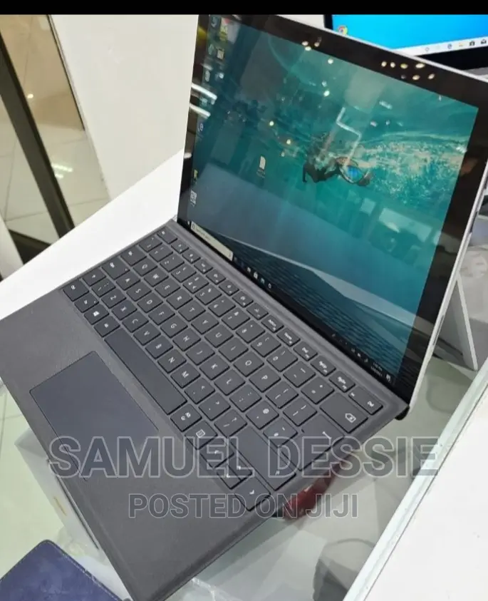 New Laptop Microsoft Surface 8GB Intel Core I5 SSD 256GB