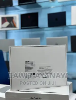 Photo - New Laptop Apple MacBook Pro 2022 M2 8GB Apple M2 SSD 256GB