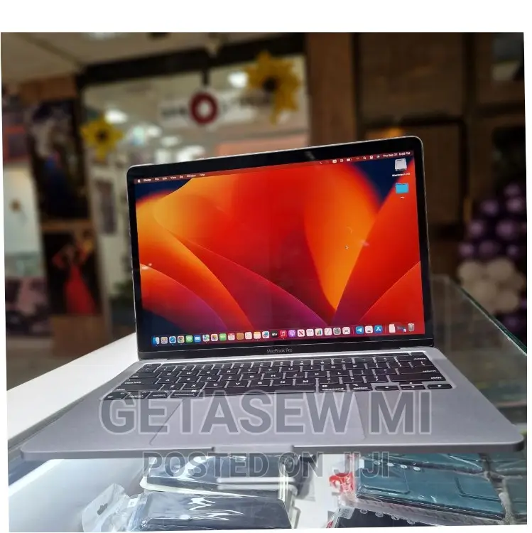 New Laptop Apple MacBook Pro 2020 M1 8GB Apple M1 SSD 256GB