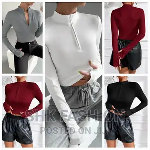 Half Zip Thumb Holes Crop Tee