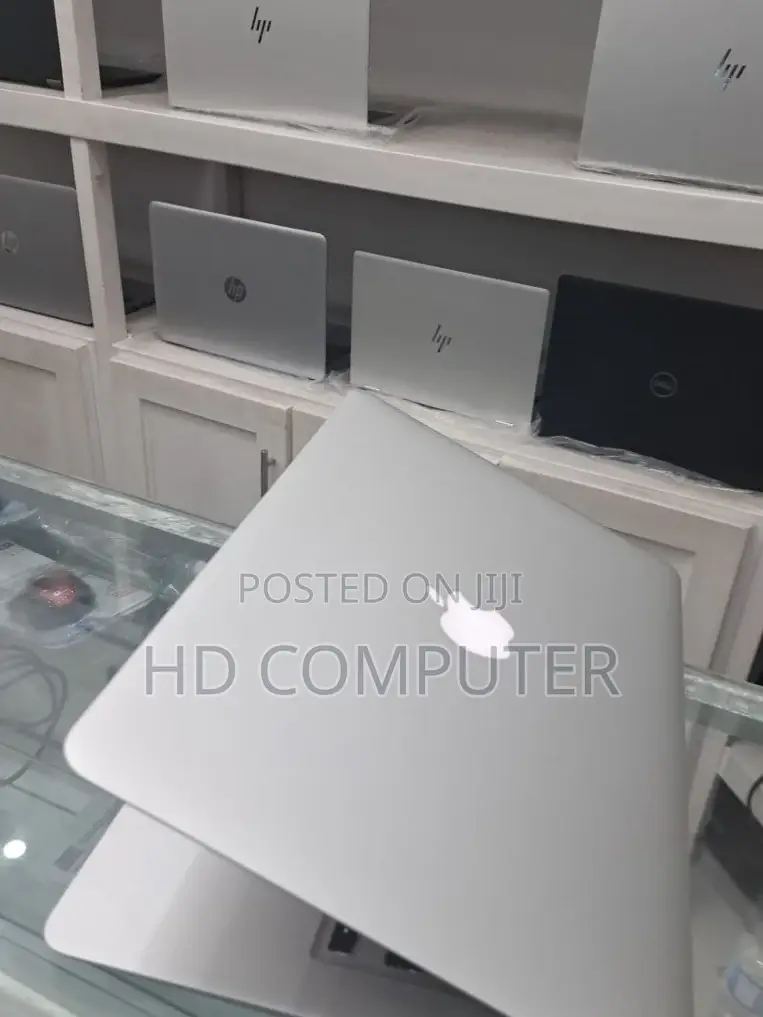 New Laptop Apple MacBook Pro 2017 8GB Intel Core I5 SSD 128GB