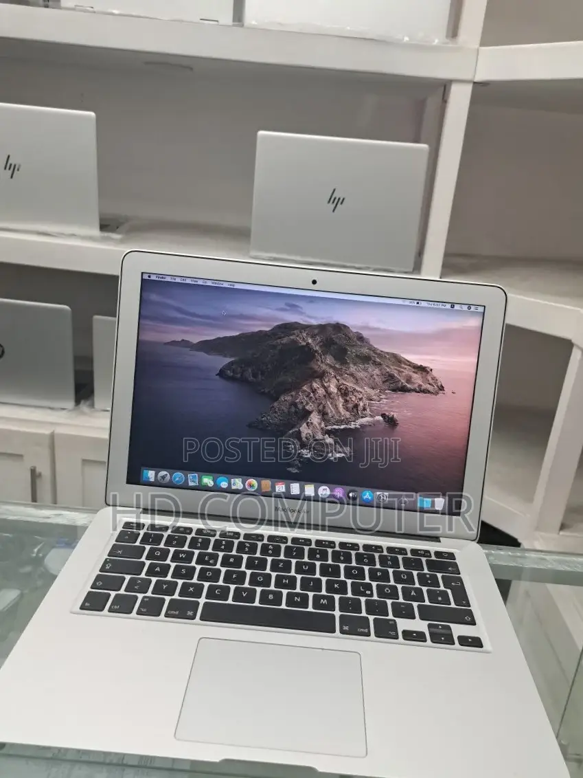 New Laptop Apple MacBook Pro 2017 8GB Intel Core I5 SSD 128GB
