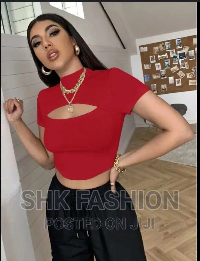 Cut Out Detail Crop Tee