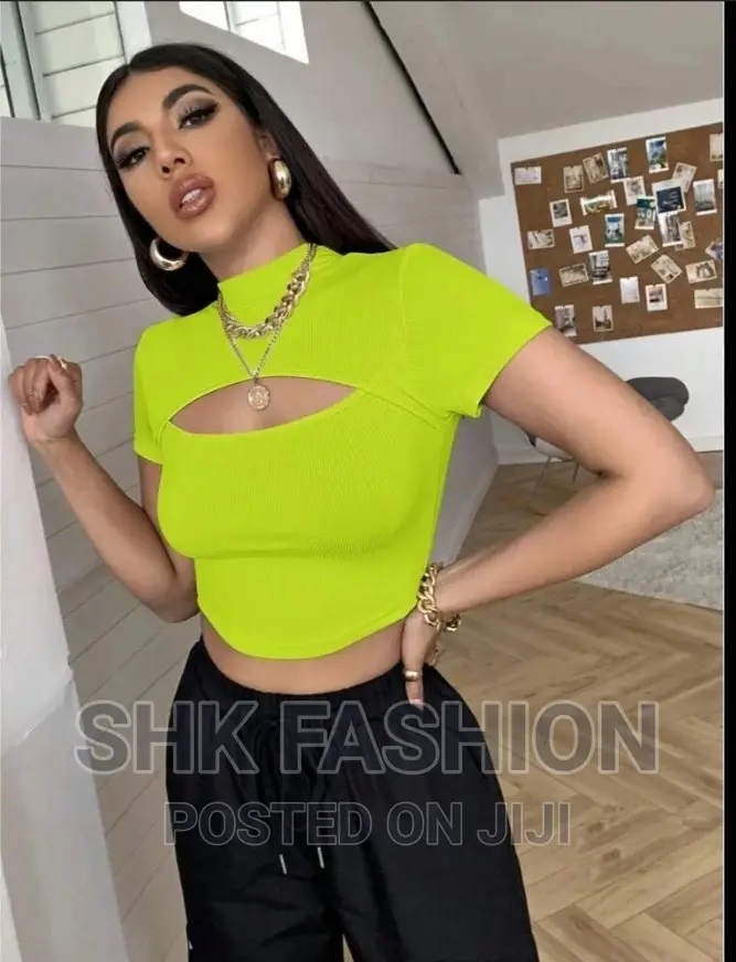 Cut Out Detail Crop Tee