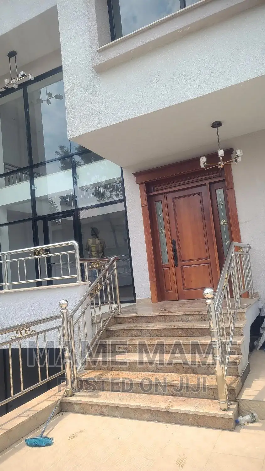 7bdrm House in Addis Abeba, Bole for sale