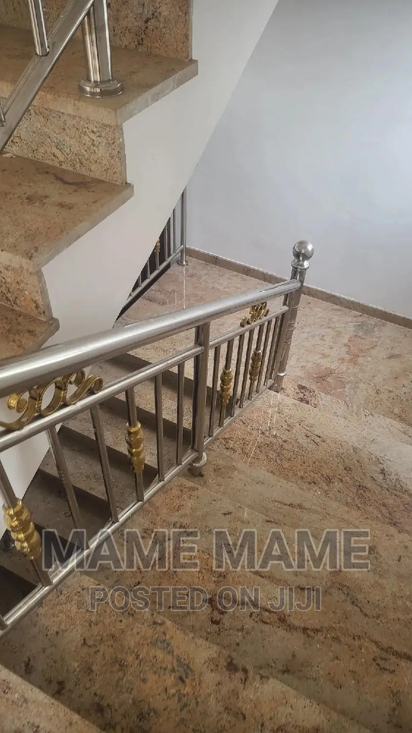 7bdrm House in Addis Abeba, Bole for sale