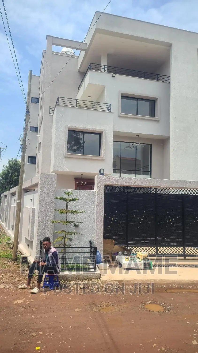 7bdrm House in Addis Abeba, Bole for sale