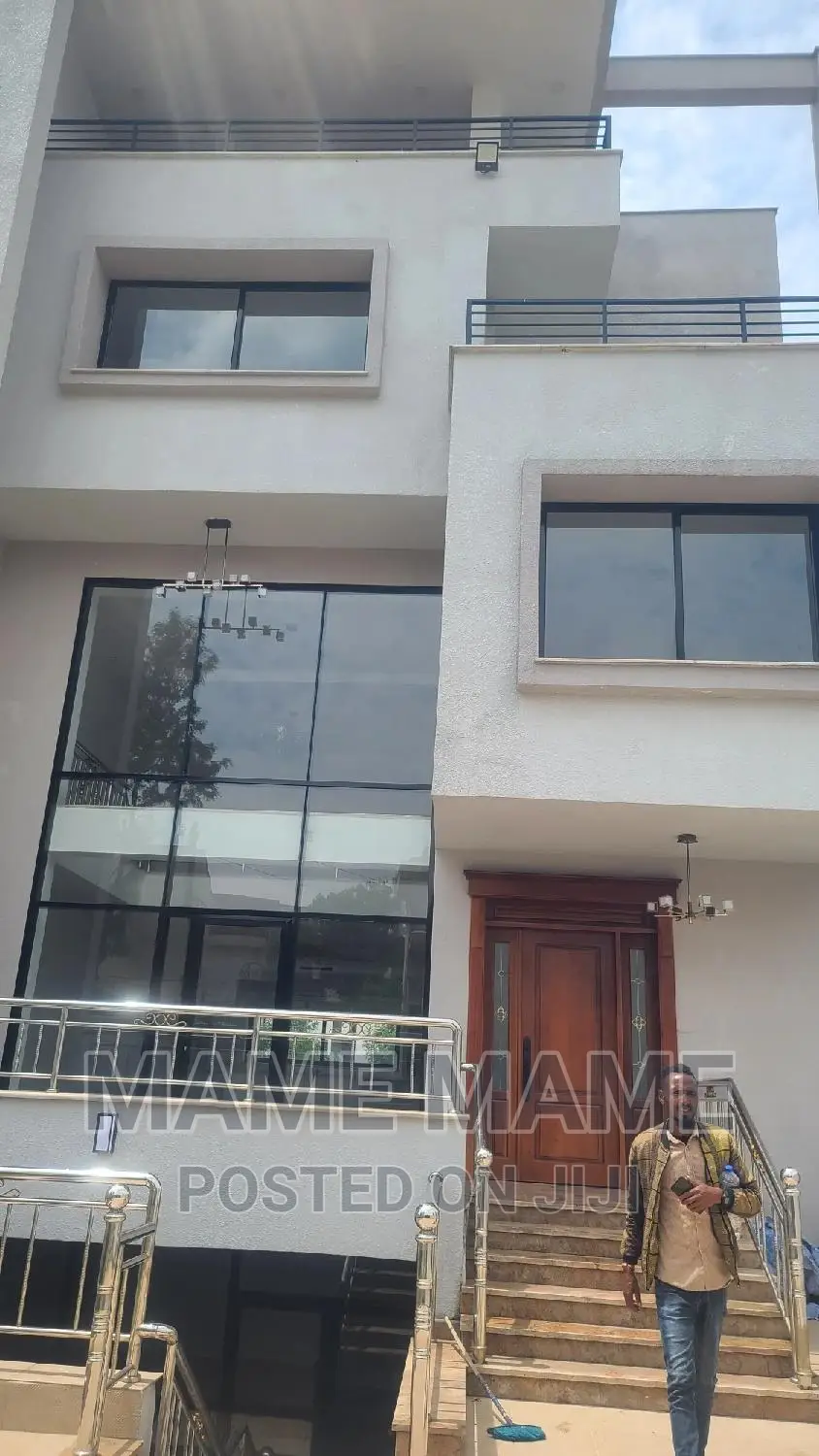 7bdrm House in Addis Abeba, Bole for sale