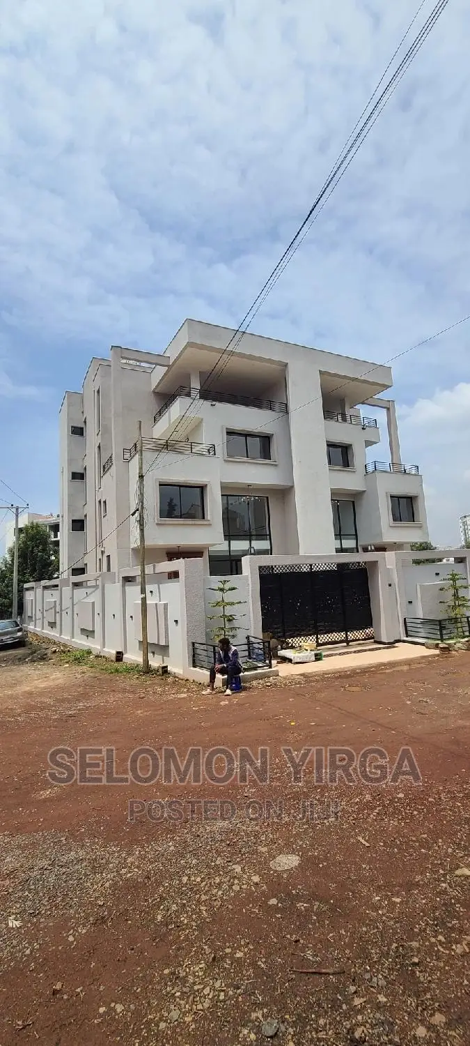 9bdrm House in አድስ አበባ, Bole for sale