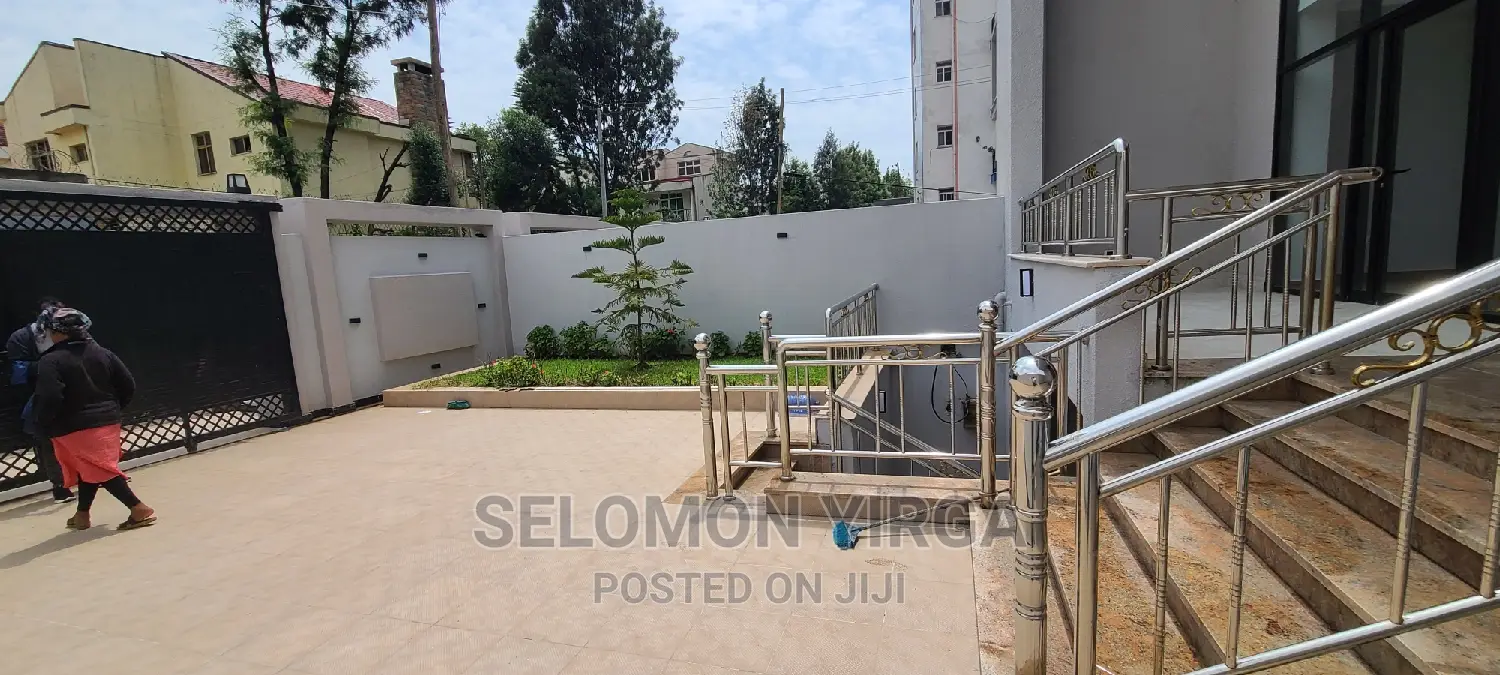 9bdrm House in አድስ አበባ, Bole for sale
