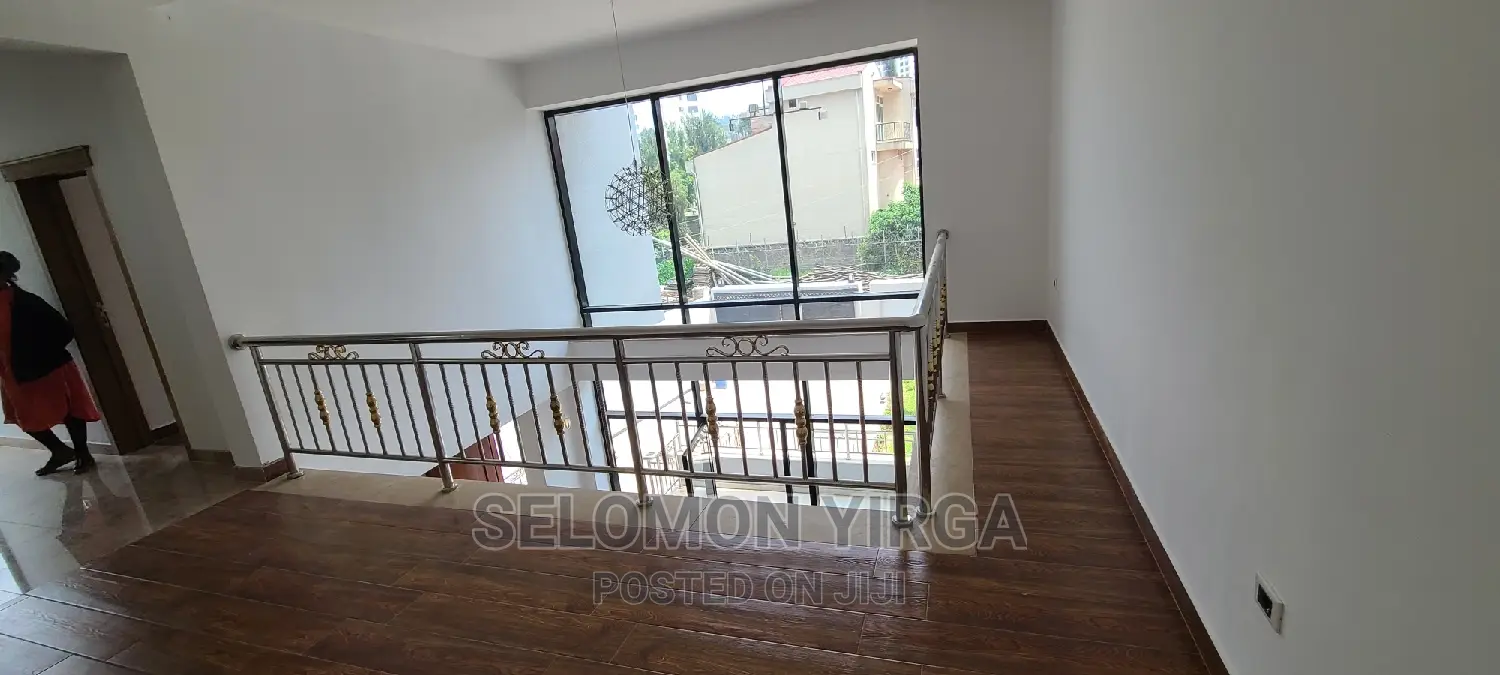 9bdrm House in አድስ አበባ, Bole for sale