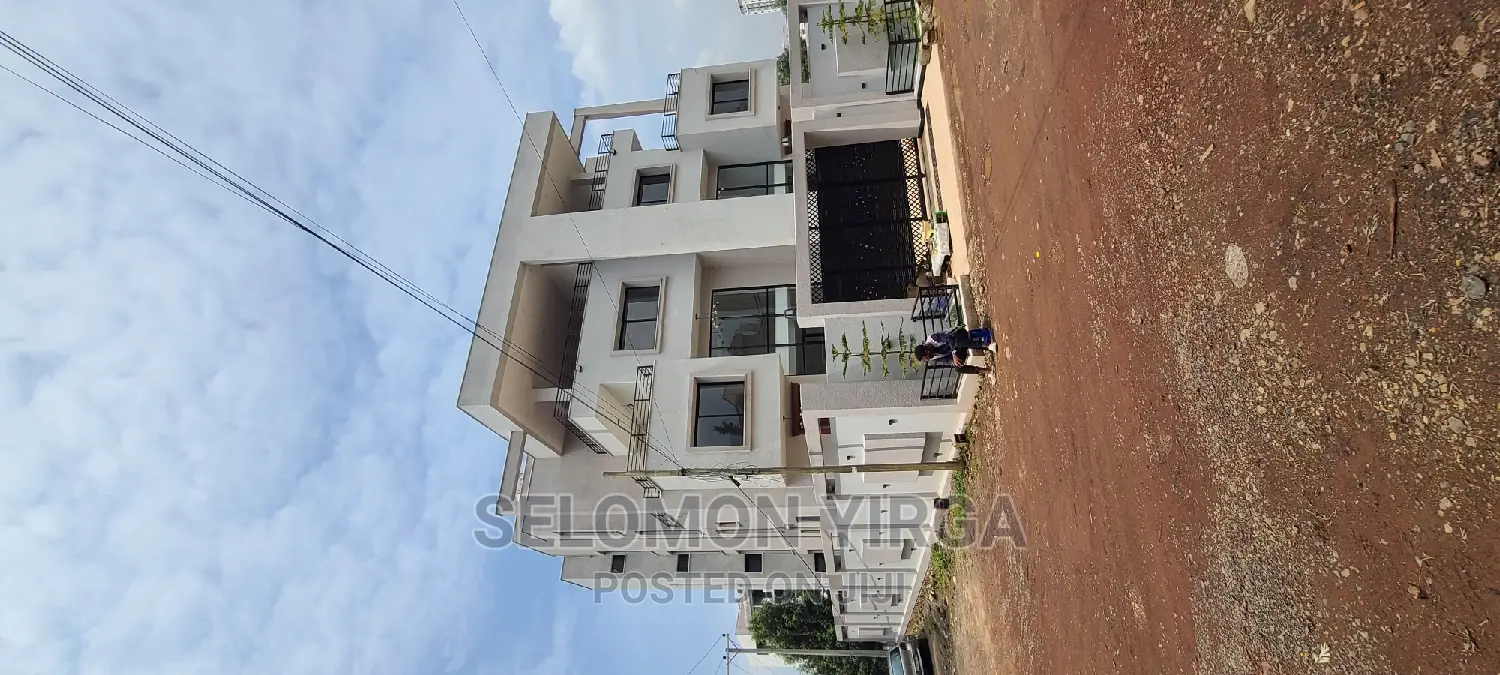 9bdrm House in አድስ አበባ, Bole for sale