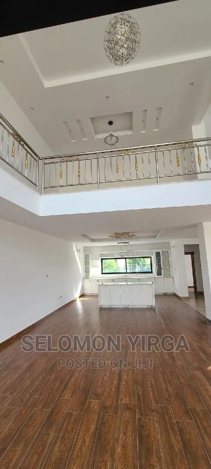 9bdrm House in አድስ አበባ, Bole for sale