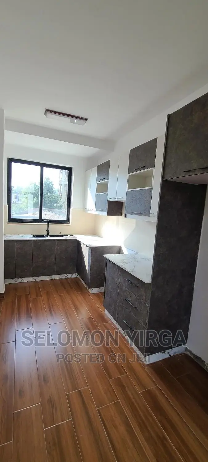 9bdrm House in አድስ አበባ, Bole for sale