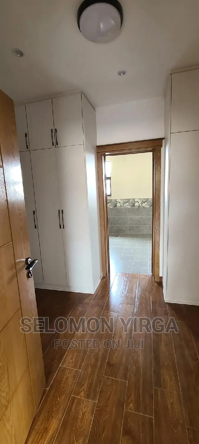 9bdrm House in አድስ አበባ, Bole for sale