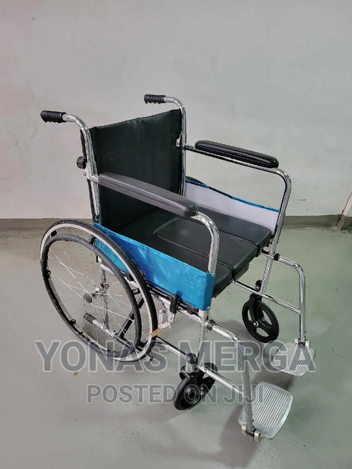 Hospital Drop Arm Toilet Chair for Patients