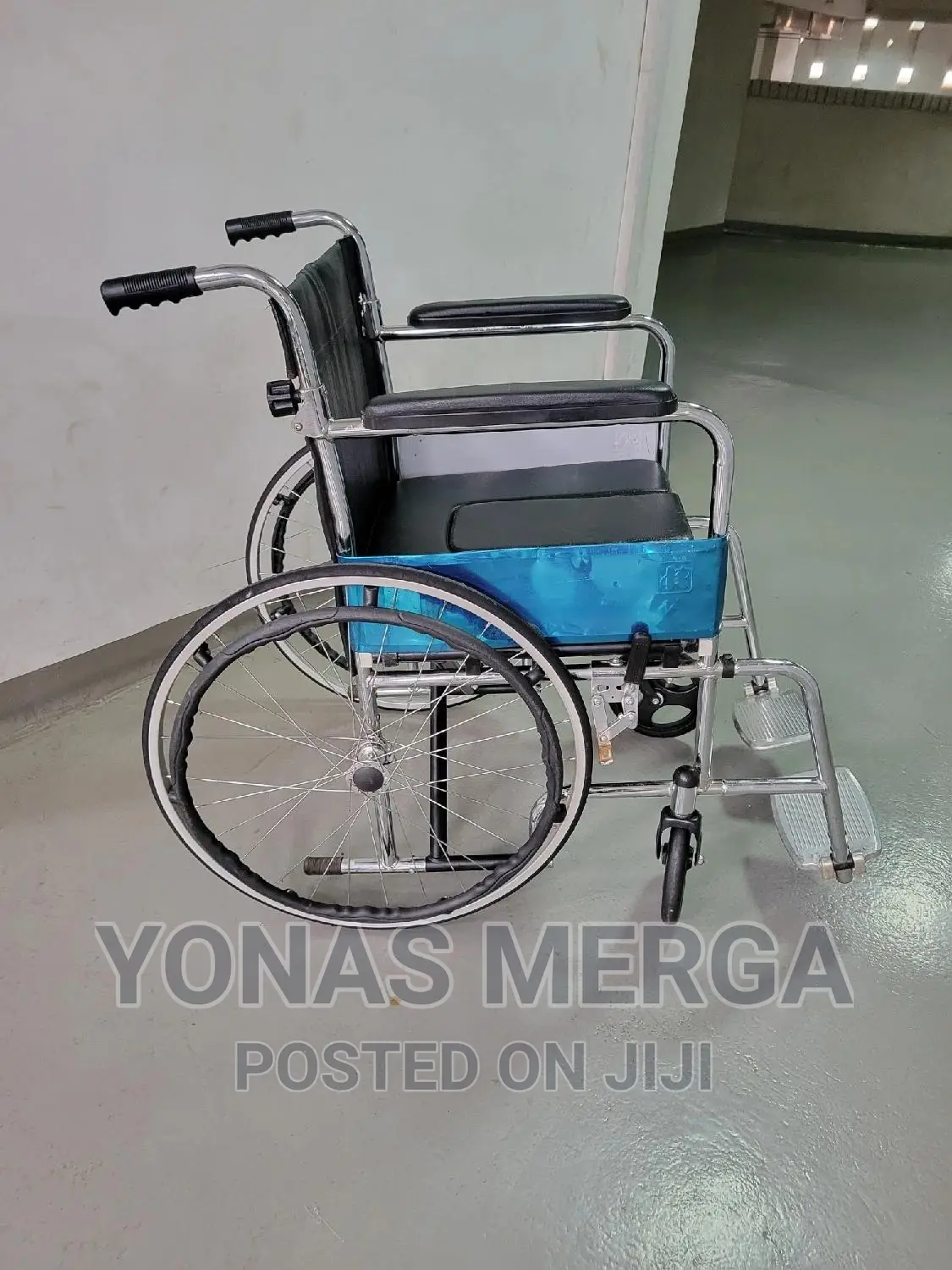 Hospital Drop Arm Toilet Chair for Patients