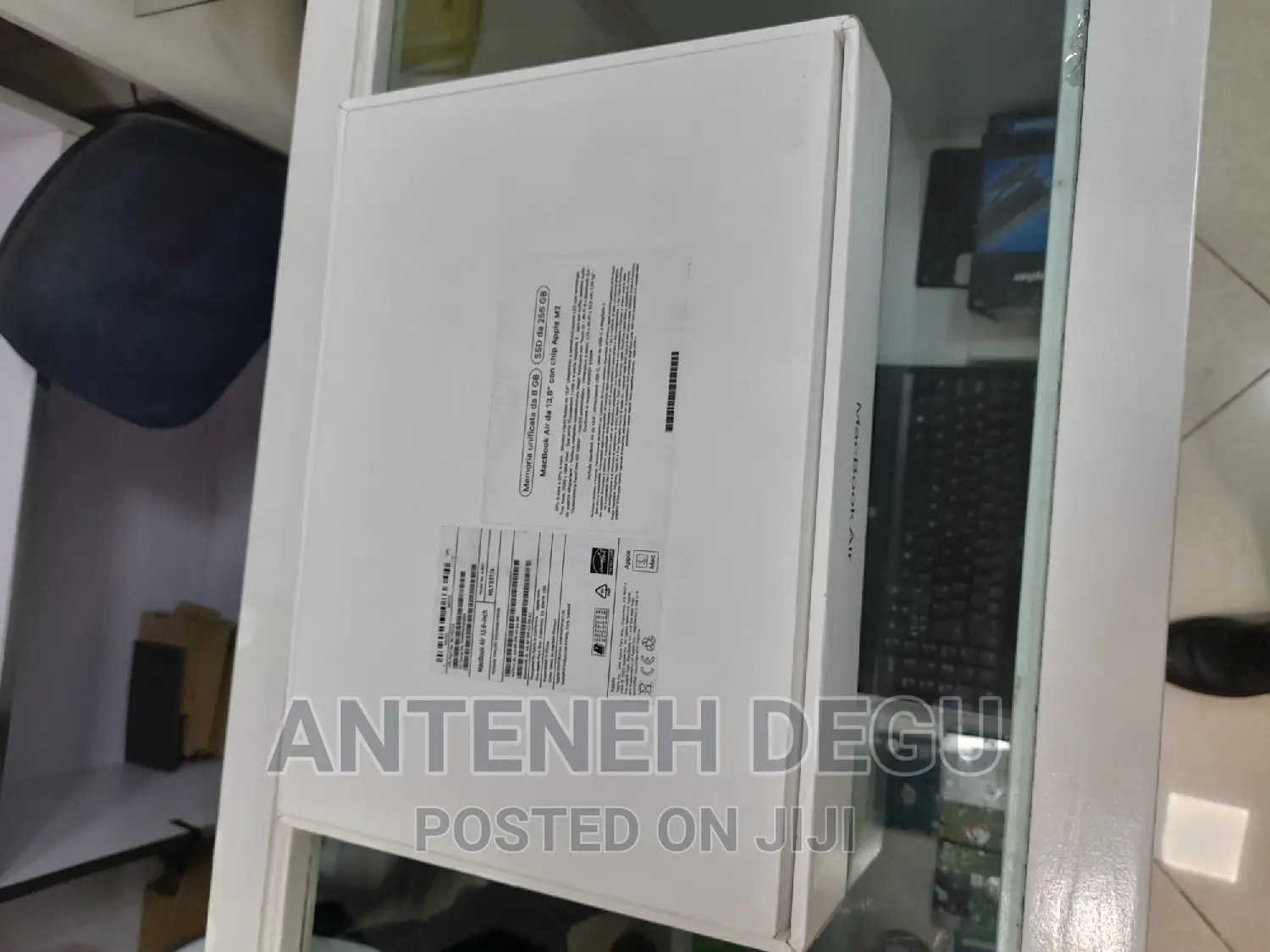 New Laptop Apple MacBook Air 2022 M2 8GB Apple M2 SSD 256GB