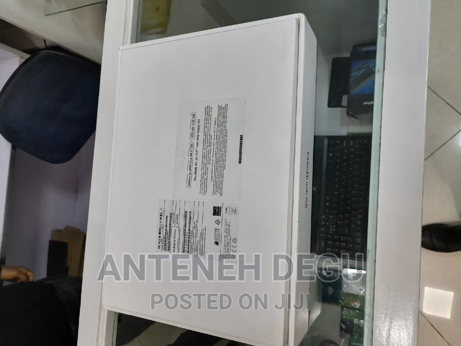 New Laptop Apple MacBook Air 2022 M2 8GB Apple M2 SSD 256GB