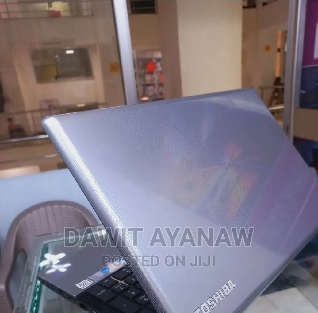 New Laptop Toshiba Satellite C55 8GB Intel Core I3 SSD 750GB